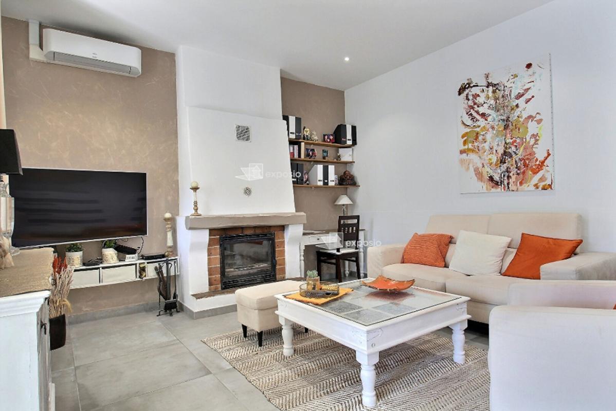 Coquet Bas de villa - 69 m² Plan du Castellet - 335 000