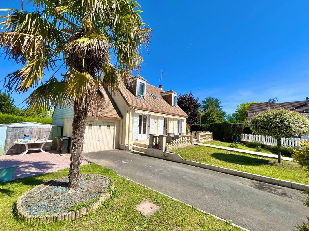 Maison : 6 pièce(s) 100 m2 - Terrain 610m² - Garage
