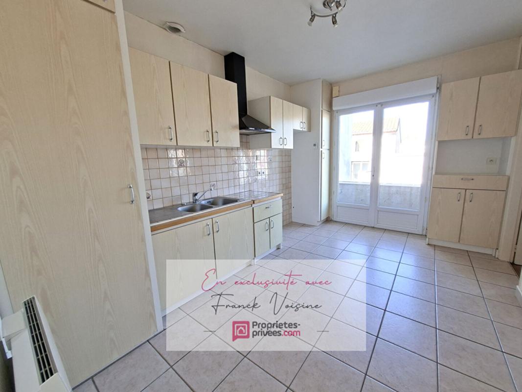 A VENDRE en Exclusivité à Beaurepaire, Ensemble de 2 maisons de 126 et 50 m2 avec plusieurs dépendances et garages sur une parcelle de 472 m2 env