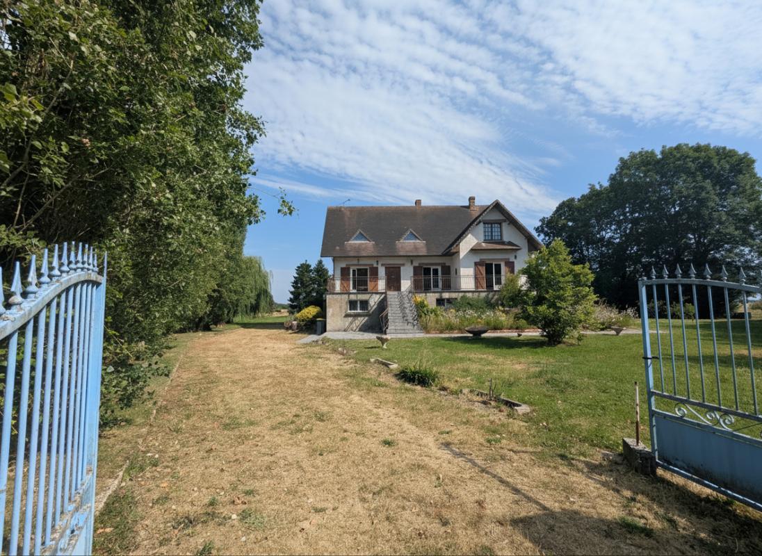 Propriété 9 pieces 6 chambres 4612m2 terrain arboré