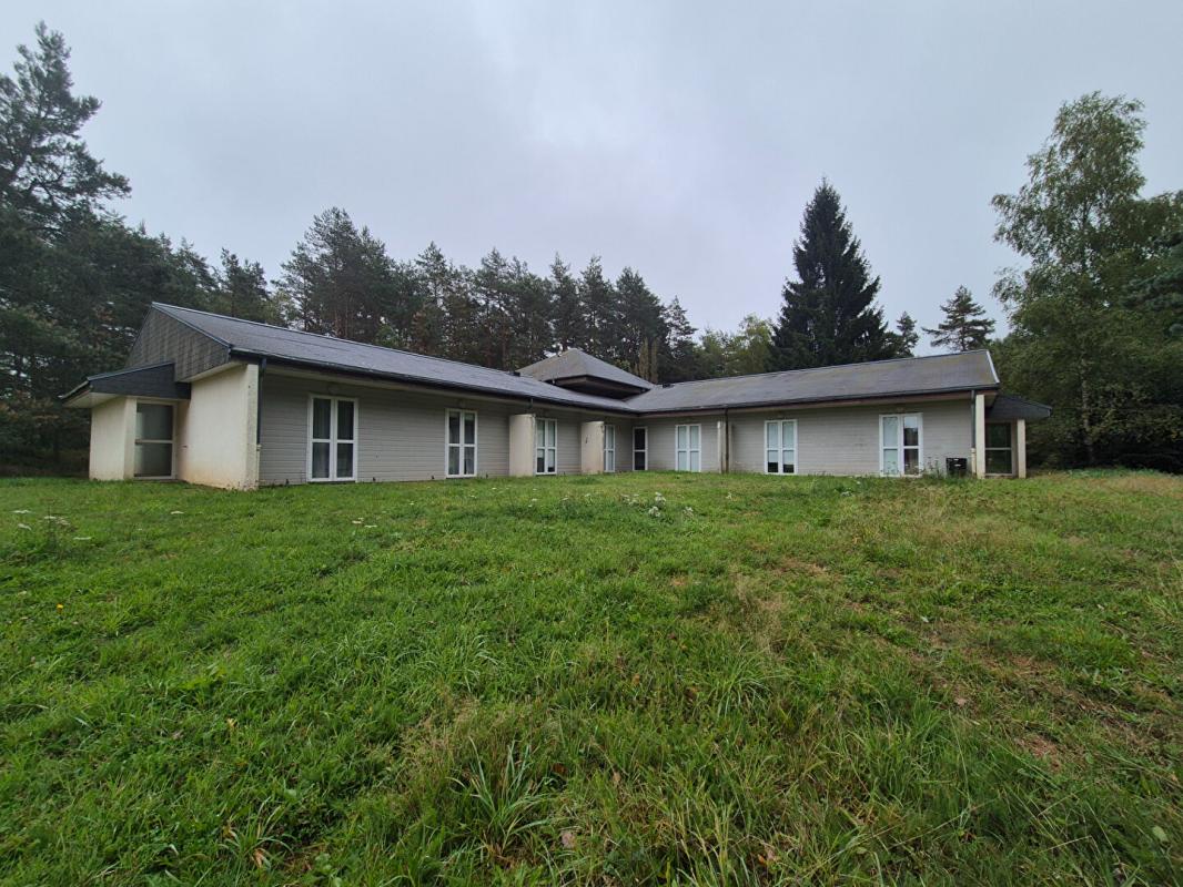 CORREZE - Local commercial Saint Yrieix Le Dejalat 848 m2