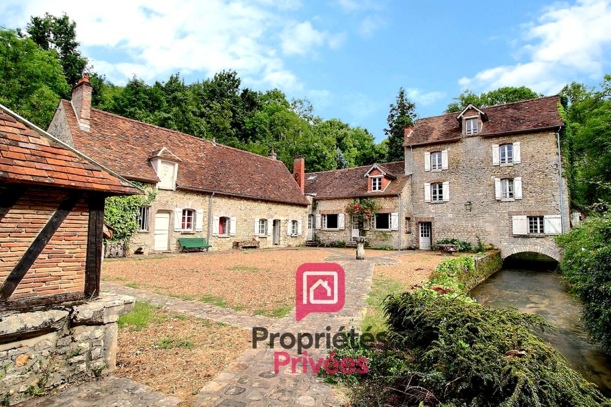 A 30 mn de FONTAINEBLEAU et 1h de PARIS - A VENDRE ANCIEN MOULIN - EXCEPTIONNEL CLOS GATINAIS EN PIERRE, DEPENDANCES SUR 12 HECTARES