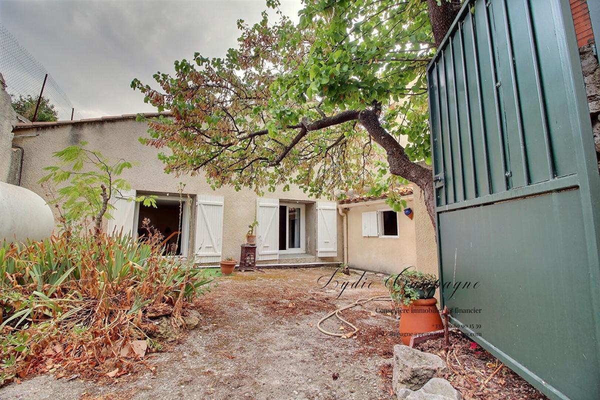 Maison vigneronne avec dépendance habitable, grand garage et terrain constructible