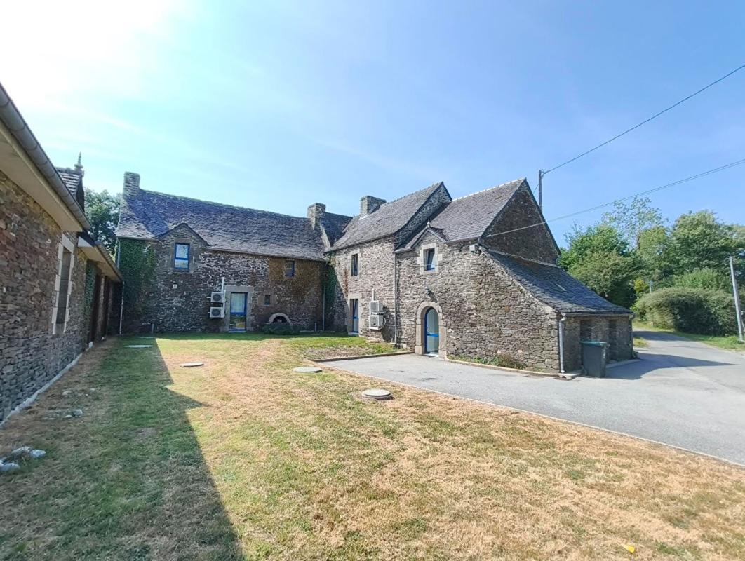 22340 Plévin Propriété Ensemble immobilier de caractère comprenant 4 logements indépendants entièrement rénovés DPE C