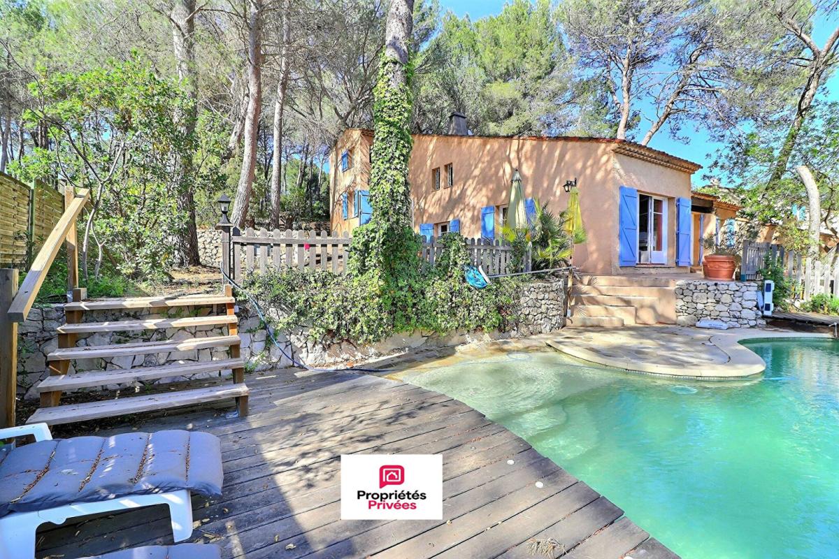 Maison Ventabren 9 pièces 205 m2 - piscine, double garage sur terrain de 2020 m2