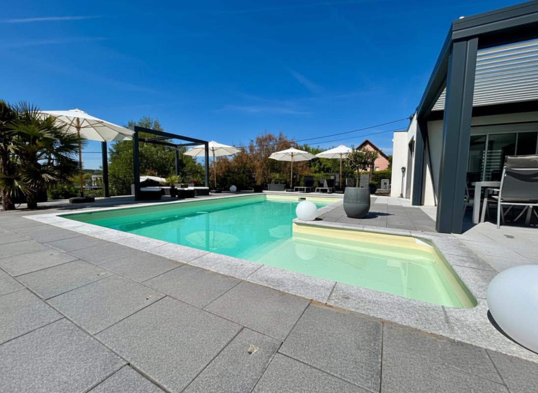Propriété rénovée avec piscine, 160 m² sur 27 ares 96