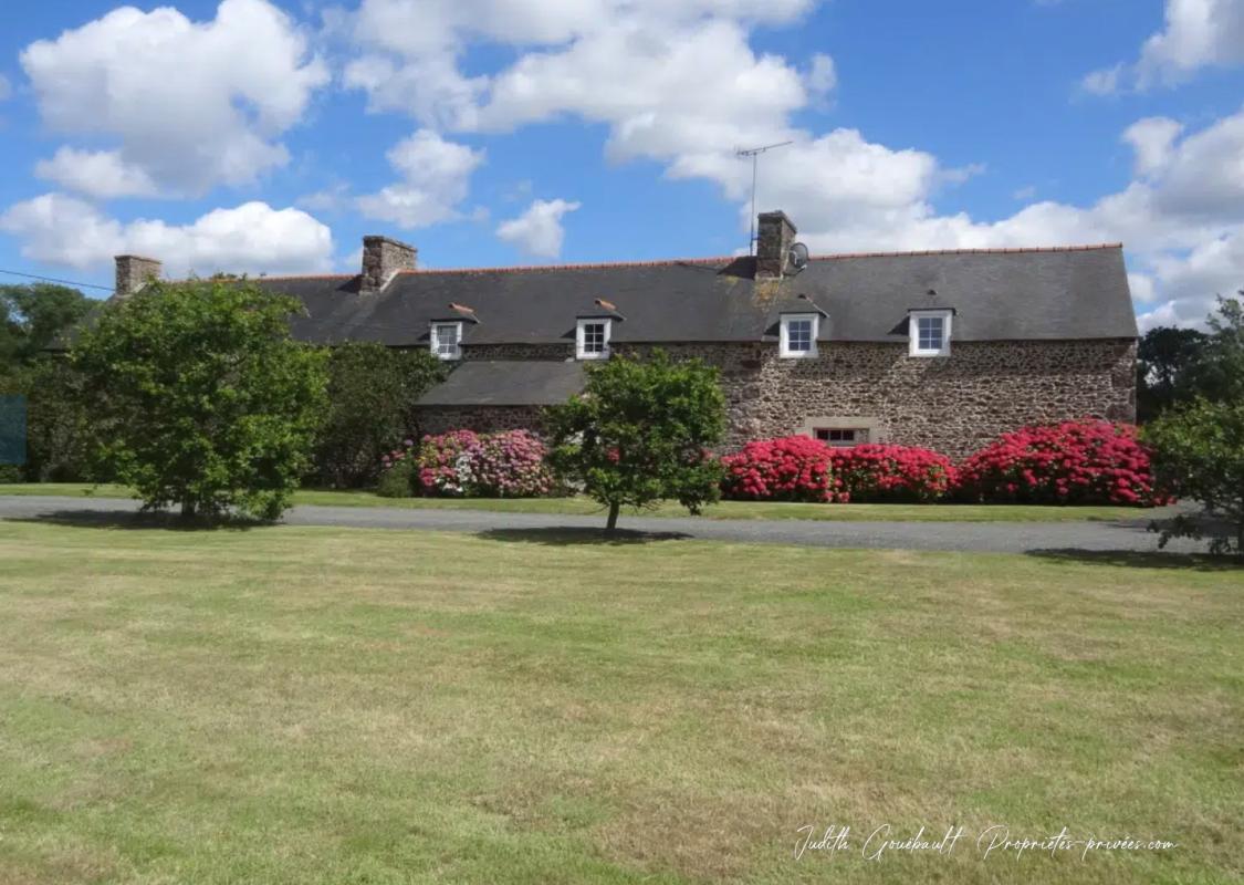 Maison de maître Pleguien 290m2 sur 7200 m2 de terrain