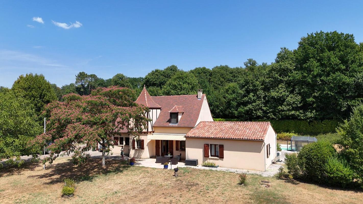 Belle maison contemporaine avec 5 chambres et piscine