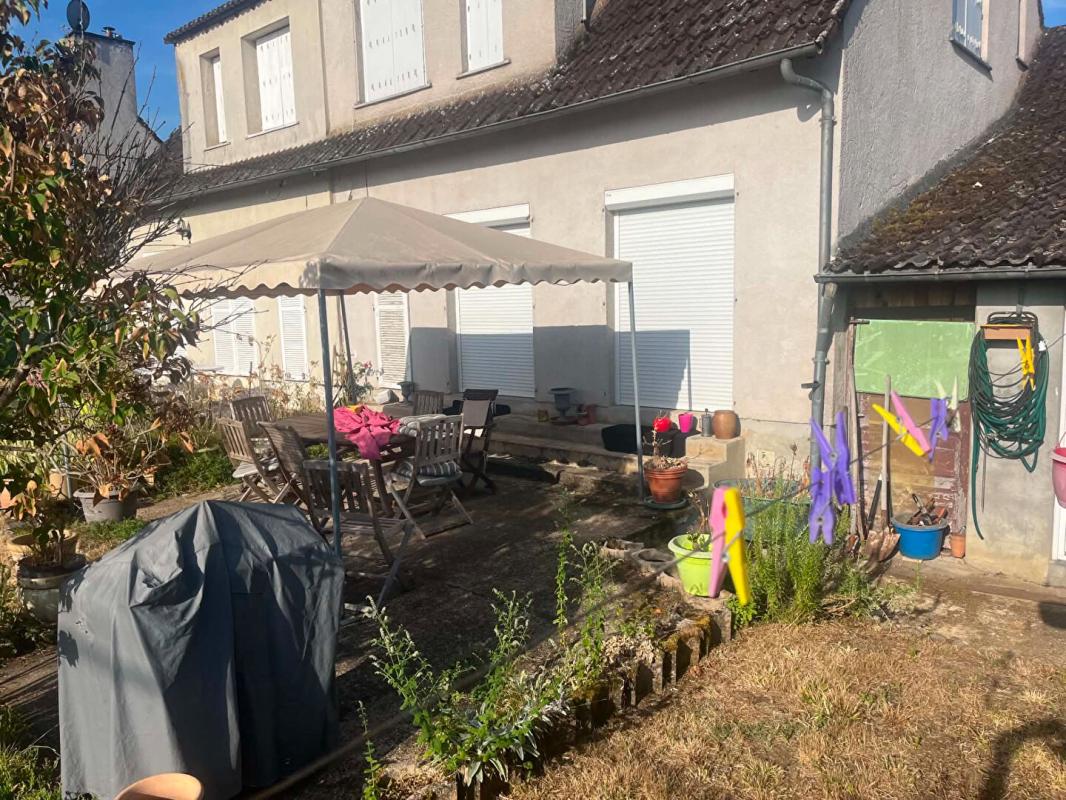 Maison Pazayac, 2 chambres, bureau, garage et jardin