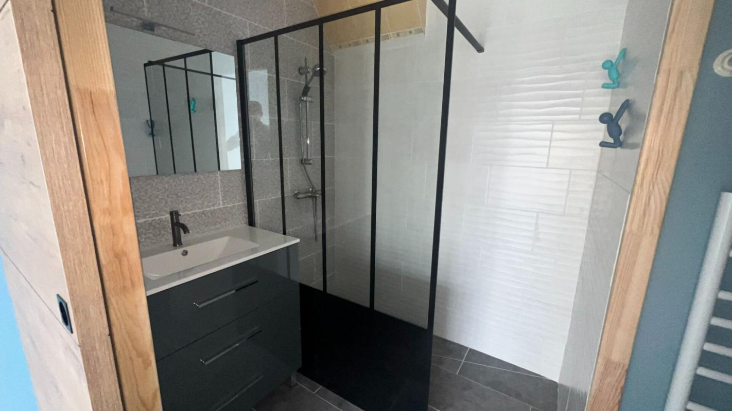 PAVILLON ARTISANAL 6 CHAMBRES SUR SOUS SOL 193M2