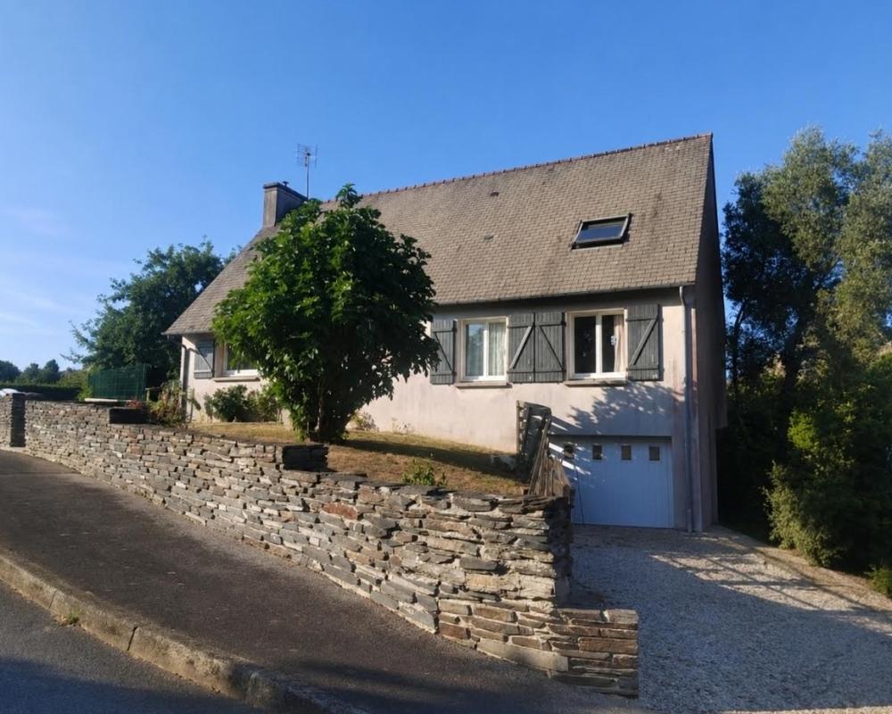29520 Saint Goazec maison avec vie de plain pied salon séjour cuisine 44 m² 4 chambres 2 salles d'eau sous sol complet