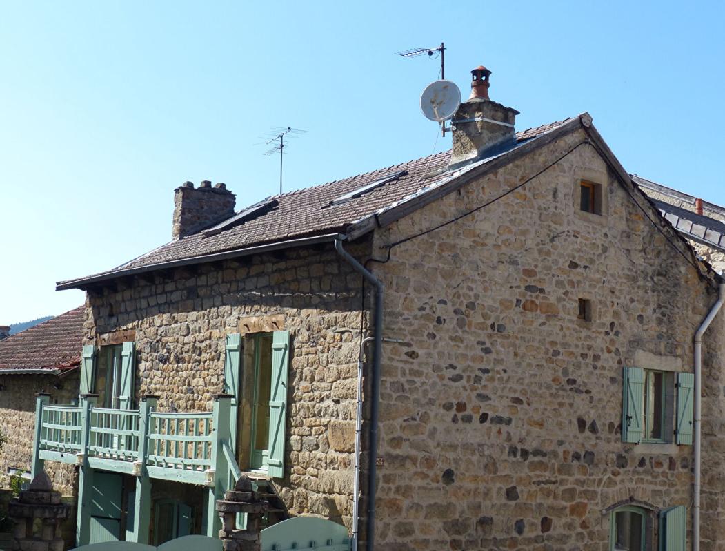 Jolie maison en pierre de 159 m² à Saint-Julien Chapteuil
