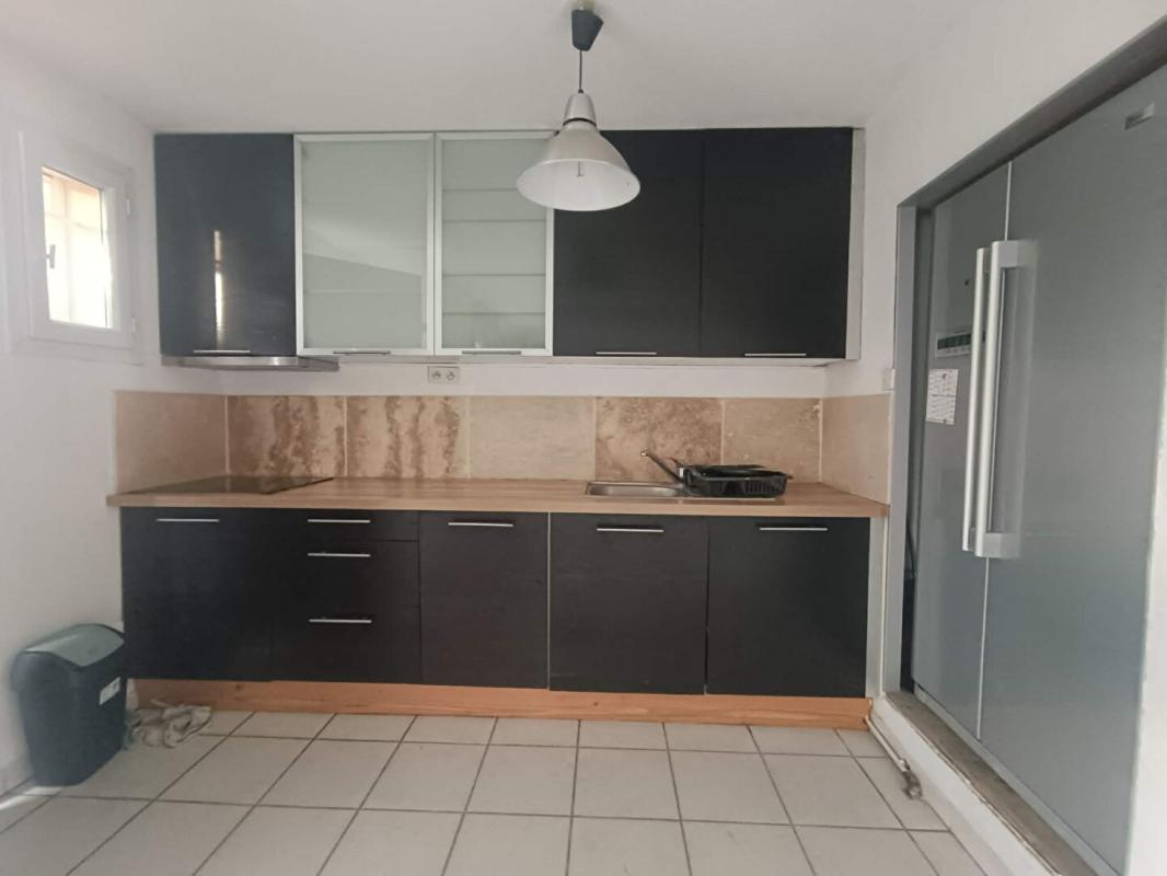 Maison Eyguieres + Cour + Garage+ Place de stationnement
