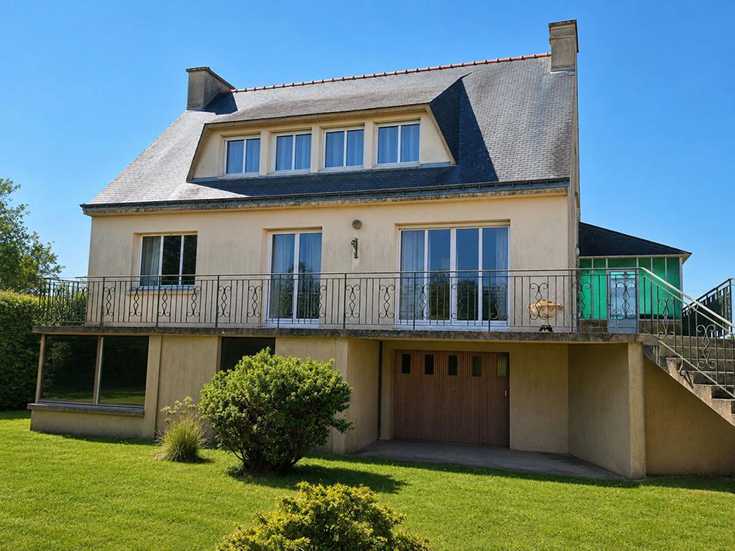 Maison de 136 m2 habitables - 6 pièces - Très grand sous-sol - Avec beaucoup de potentiels - Proche de Quimperlé