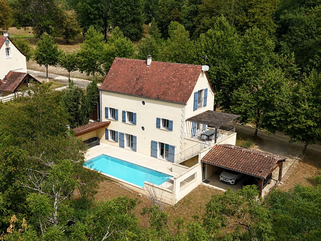 Villa moderne et confortable avec piscine, en bordure d'un golf