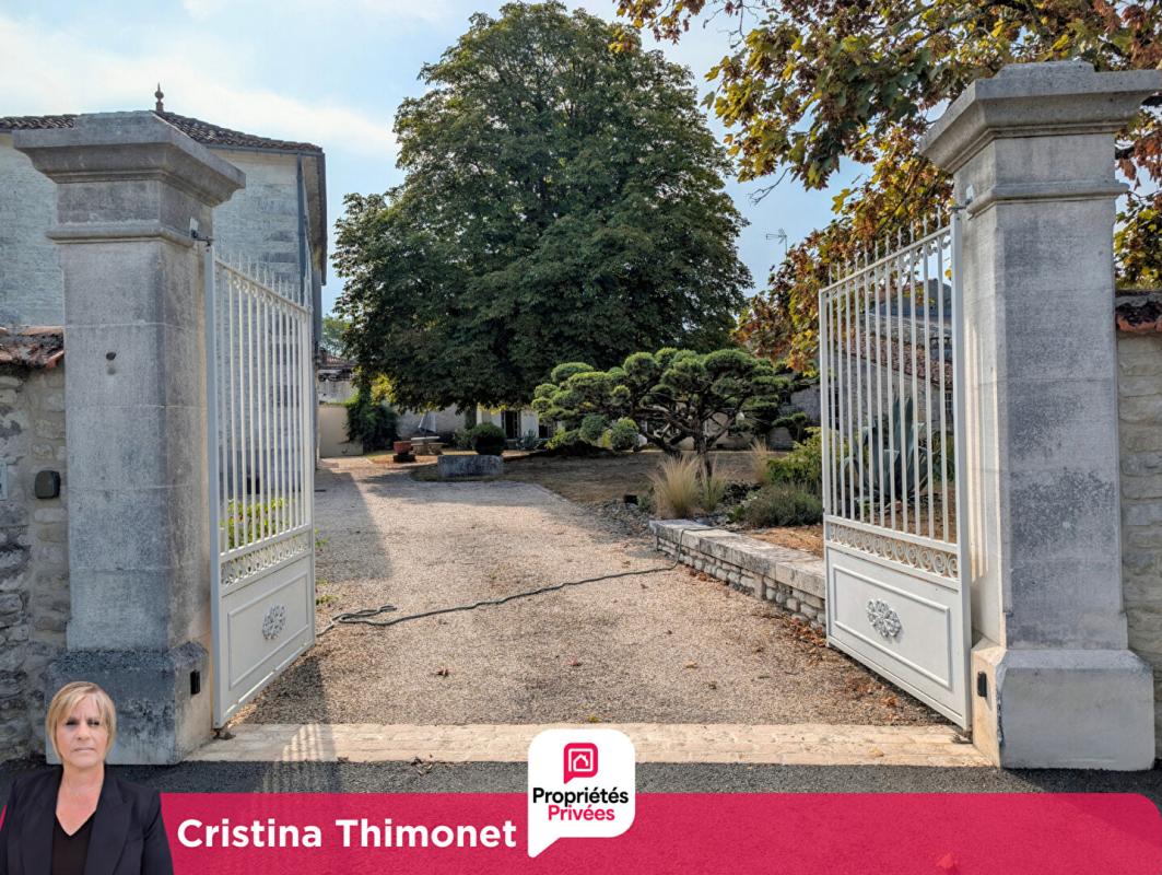 Maison de Caractère 204m² du XVIII Siècle à Salignac Sur Charente réf 459959
