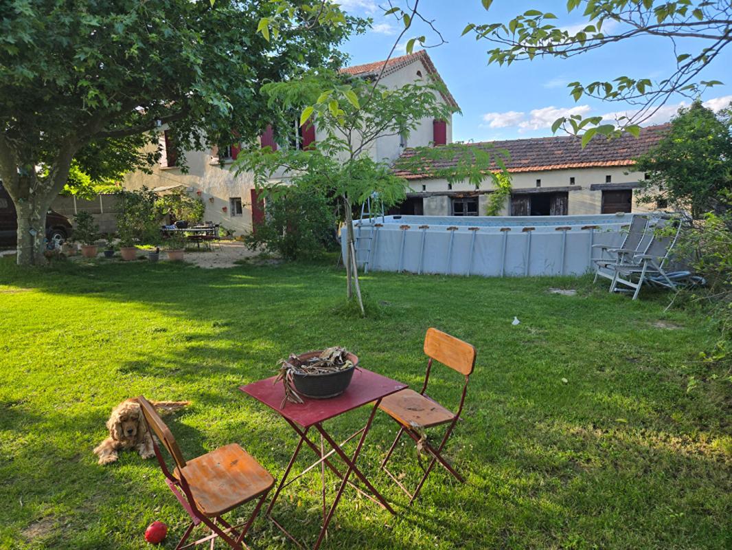 BAGARD, Mas de 6 pièces d'environ 171 m2 rénové avec dépendances sur un terrain de 6465 m2
