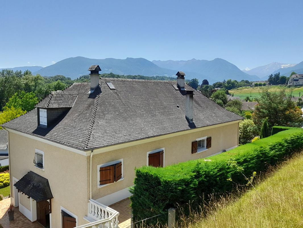 Villa sur 3 niveaux en face des Pyrénées