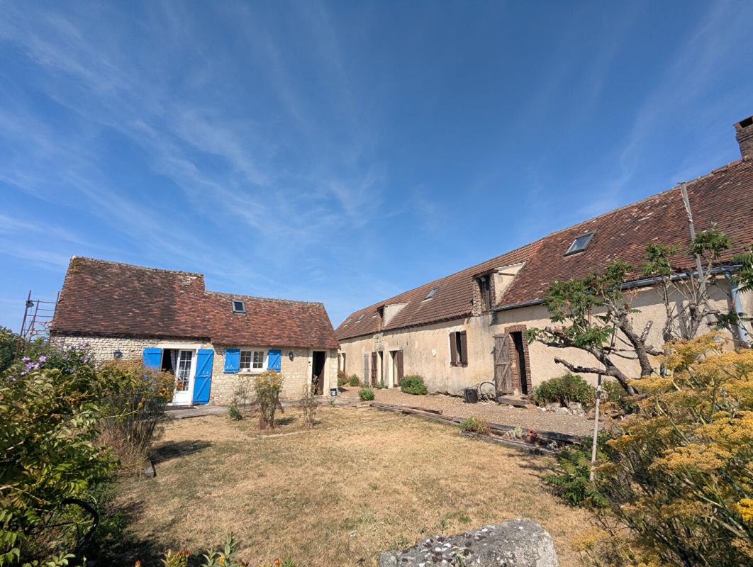28240-Longère à rénover d'environ 250m2 avec maison indépendante de 50m2