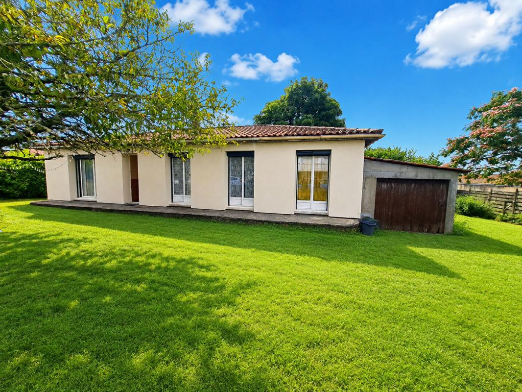 Maison de plain pied 110m2 - 4 chambres à Montignac Charente