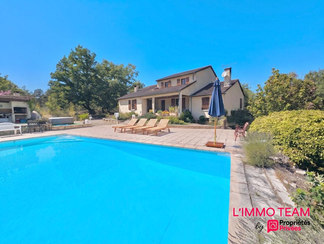 Maison 5 chambres, avec garages et piscine, sur 1.7Ha - vue imprenable