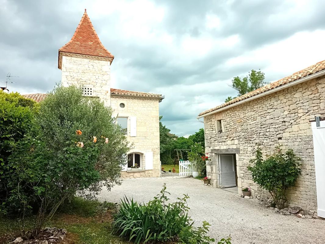Maison et gîte 9 pièces 2 piscines Grange