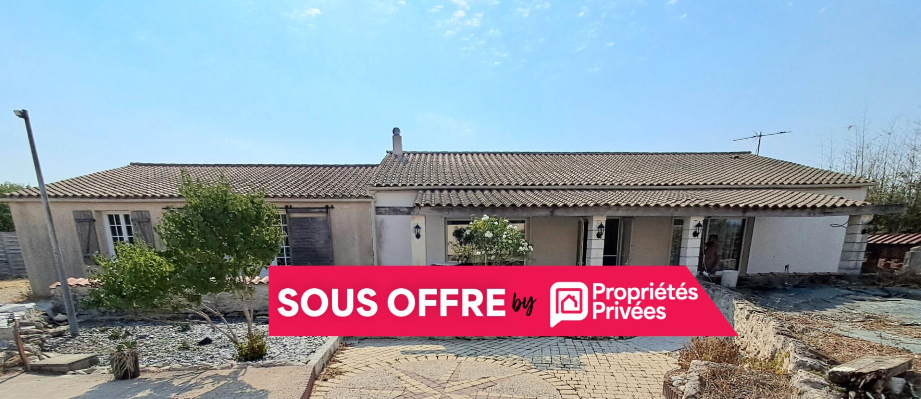Maison contemporaine de plain-pied 5 chambres Piscine Double garage