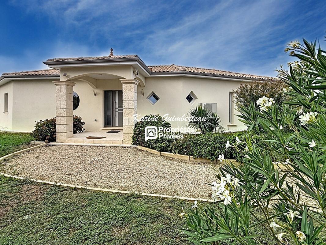 Villa de plain-pied avec piscine & garage