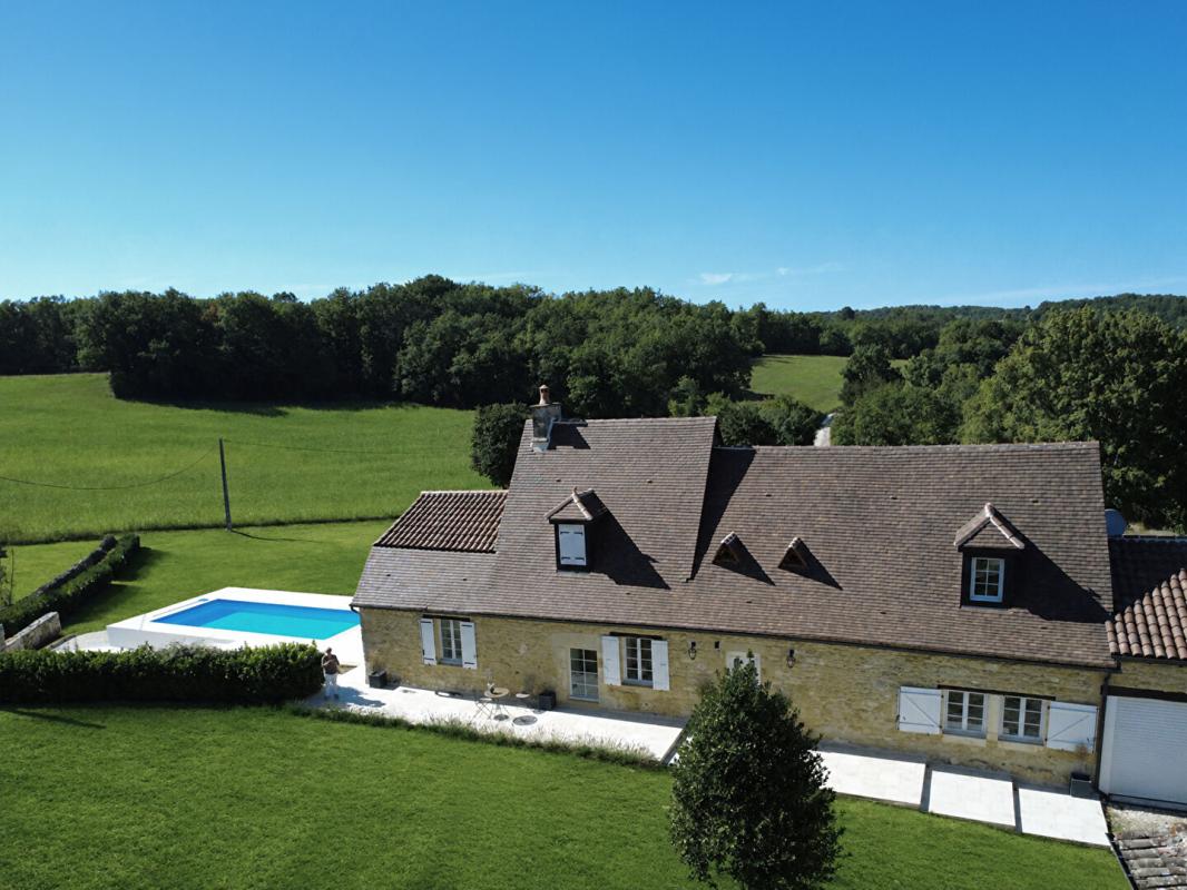 Ferme rénovée avec finition exceptionnel, piscine et 3 hectares de terrain