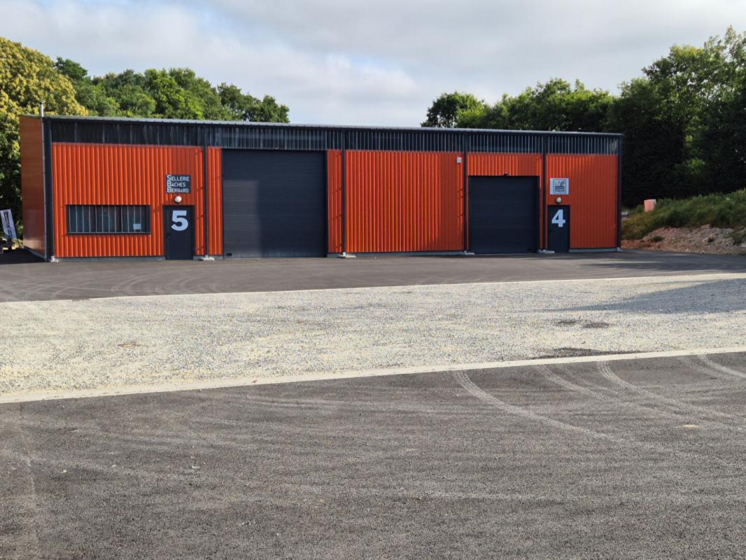 LORIENT NORD - LOCAL D'ACTIVITÉ NEUF / ENTREPÔT DE 195 M² + PARKING de 500 M² - ACCÈS POIDS LOURDS - SOUS DECENNALE