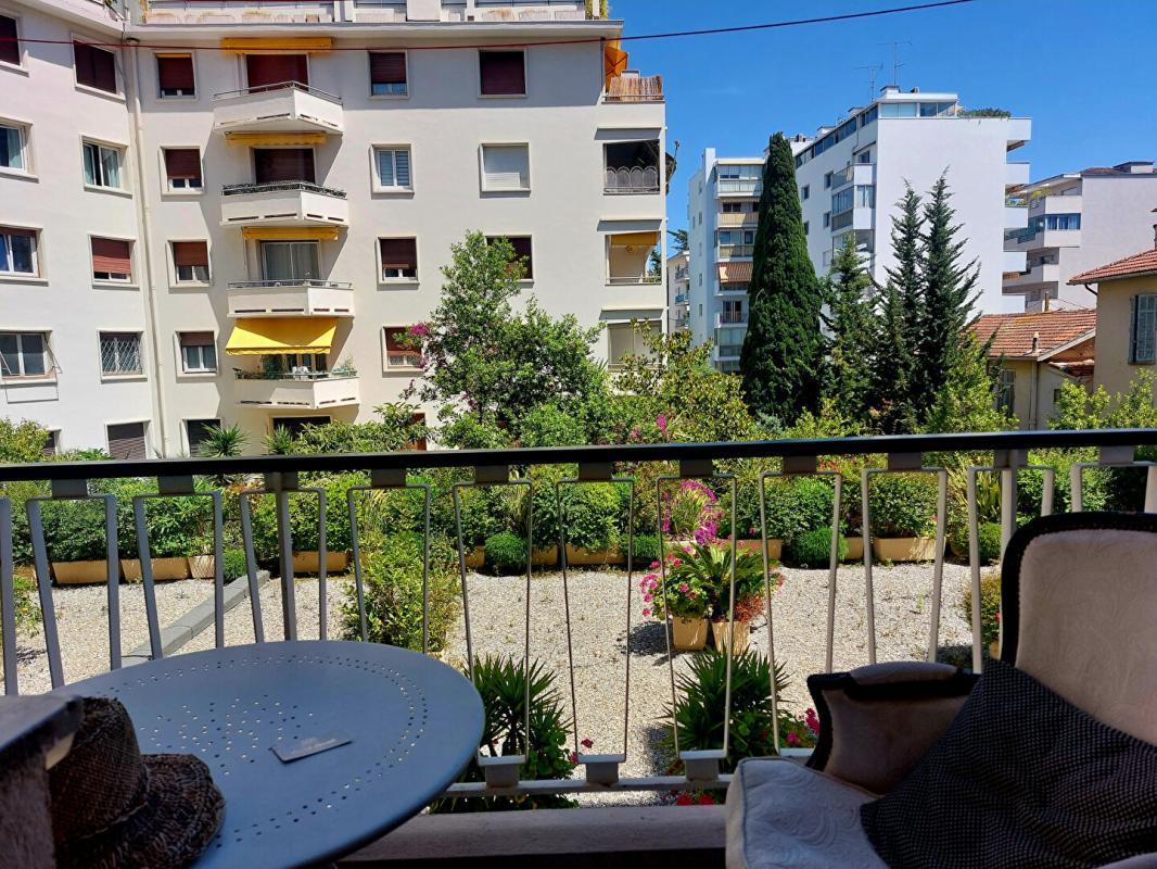 CANNES à 2 pas de la Croisette, de l'hôtel Martinez et début rue d'Antibes