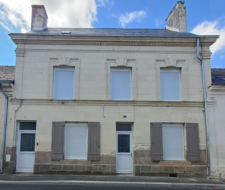 Maison de bourg du XIXe siècle,183 m², avec terrain et dépendances - VERNOIL LE FOURRIER (49390)