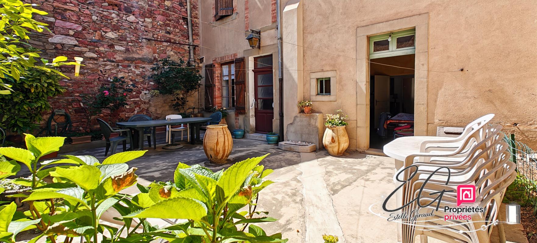 Maison de village de caractère avec cour intime et grand garage à Caunes-Minervois
