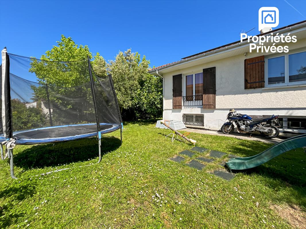Maison familiale 4 chambres + 1 T2 + 2 studios