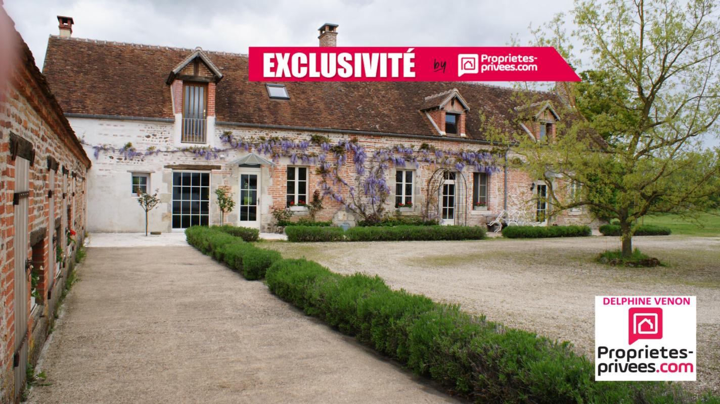 Exclusivité - Propriété avec beaucoup de cachet proche de Tigy ; Longère, Ecuries, piste d'entrainement, prés, bois et plan d'eau sur 20 hectares environ