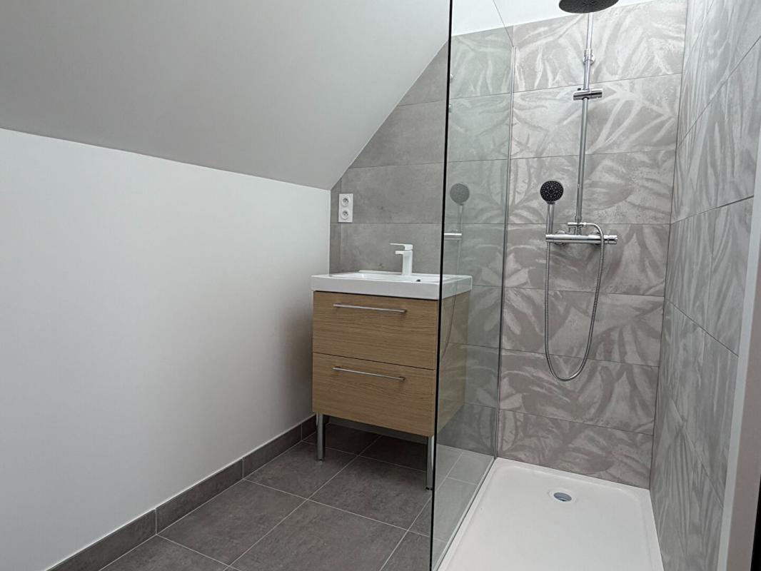 Immeuble avec local commercial et appartement de 3 pièces indépendant