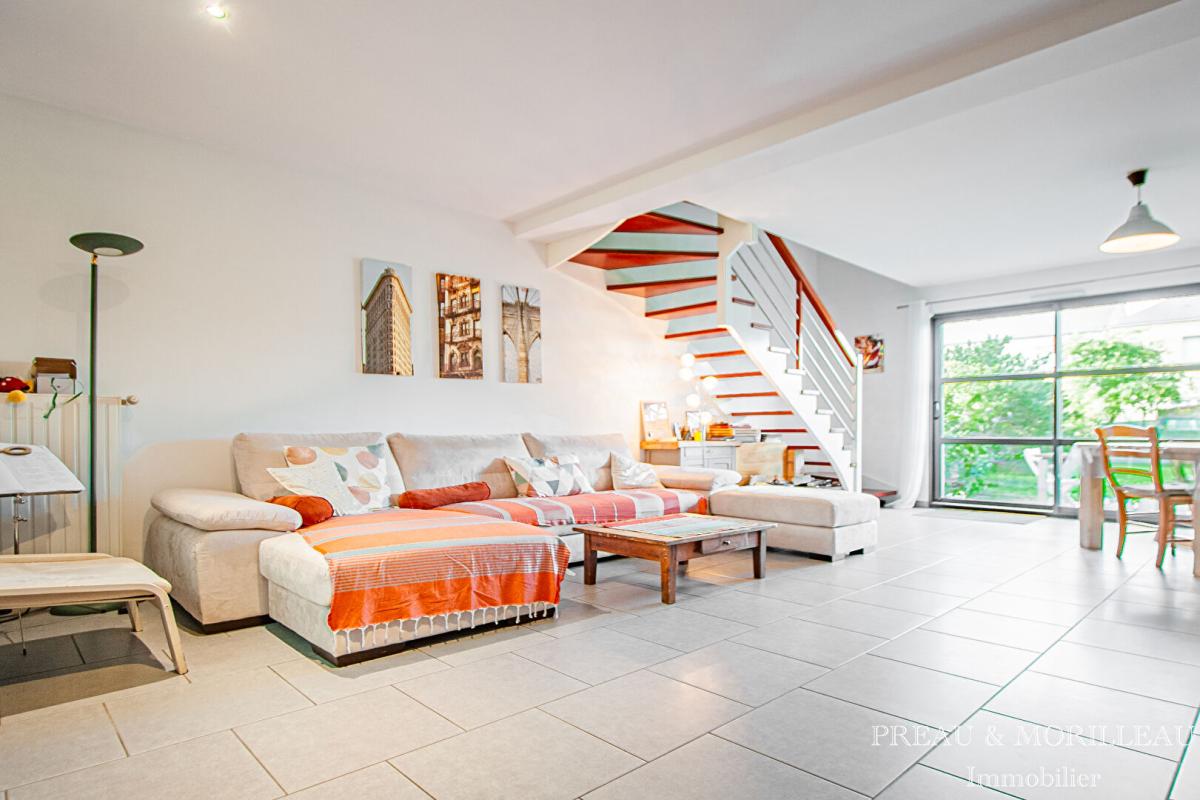 Maison contemporaine avec jardin