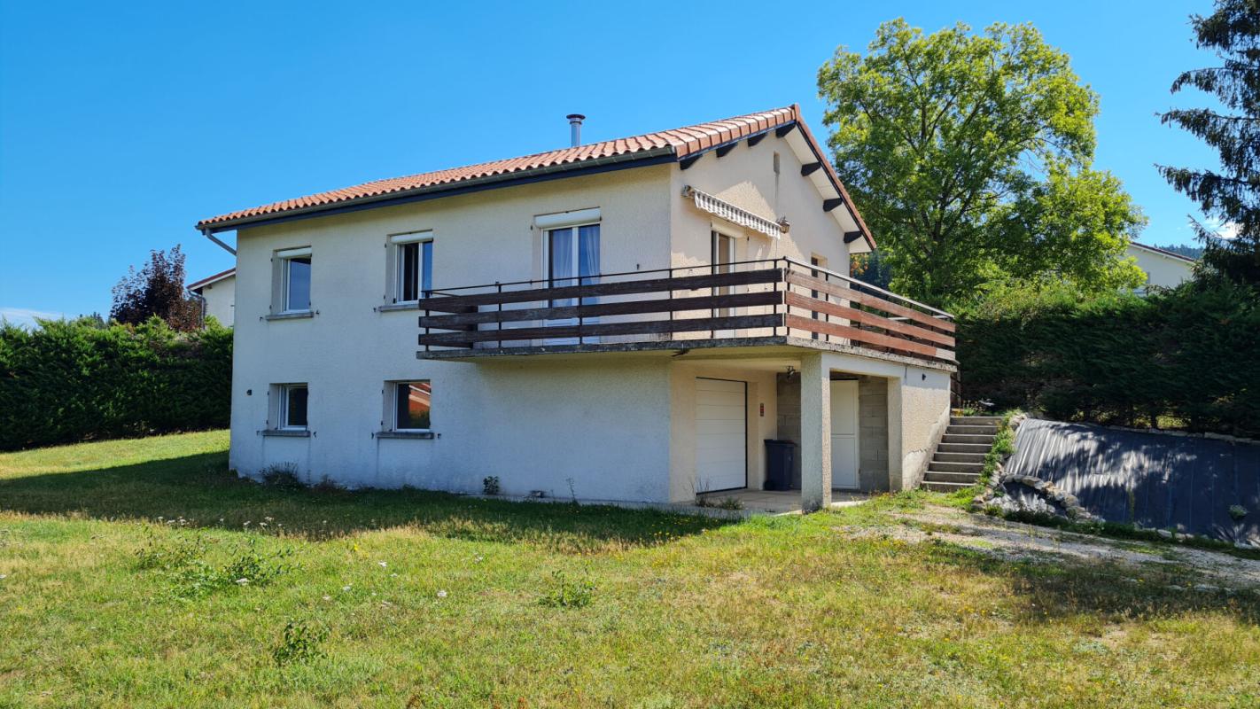 Riotord 43220 villa élevée sur sous-sol complet entièrement rénovée entre 2019 et 2026 70,47 m² habitables 2 chambres sur 1475m² de terrain