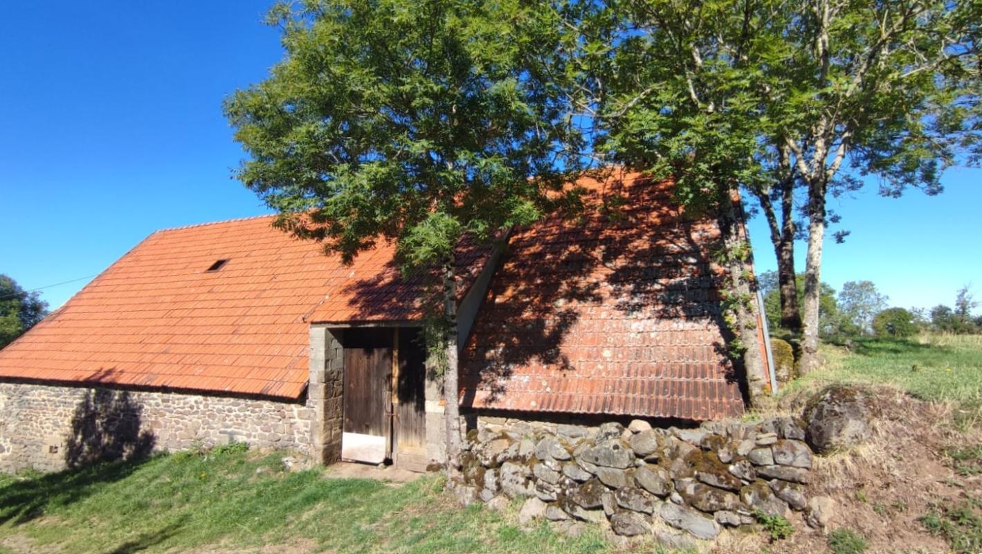 Grange avec beau terrain attenant et vue dégagée, 15400 Trizac
