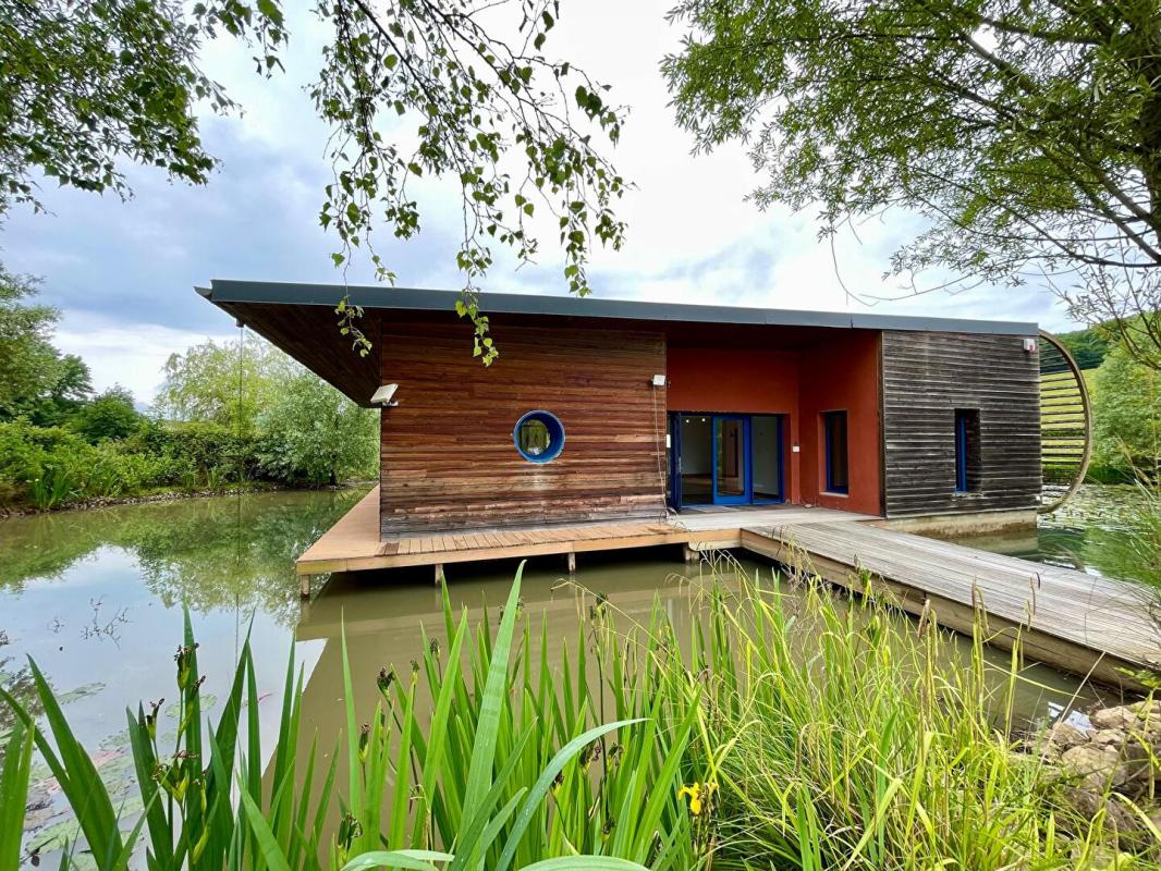 Maison Unique au Coeur de l'Eau Bien d'Exception à Sichamps (Nièvre)