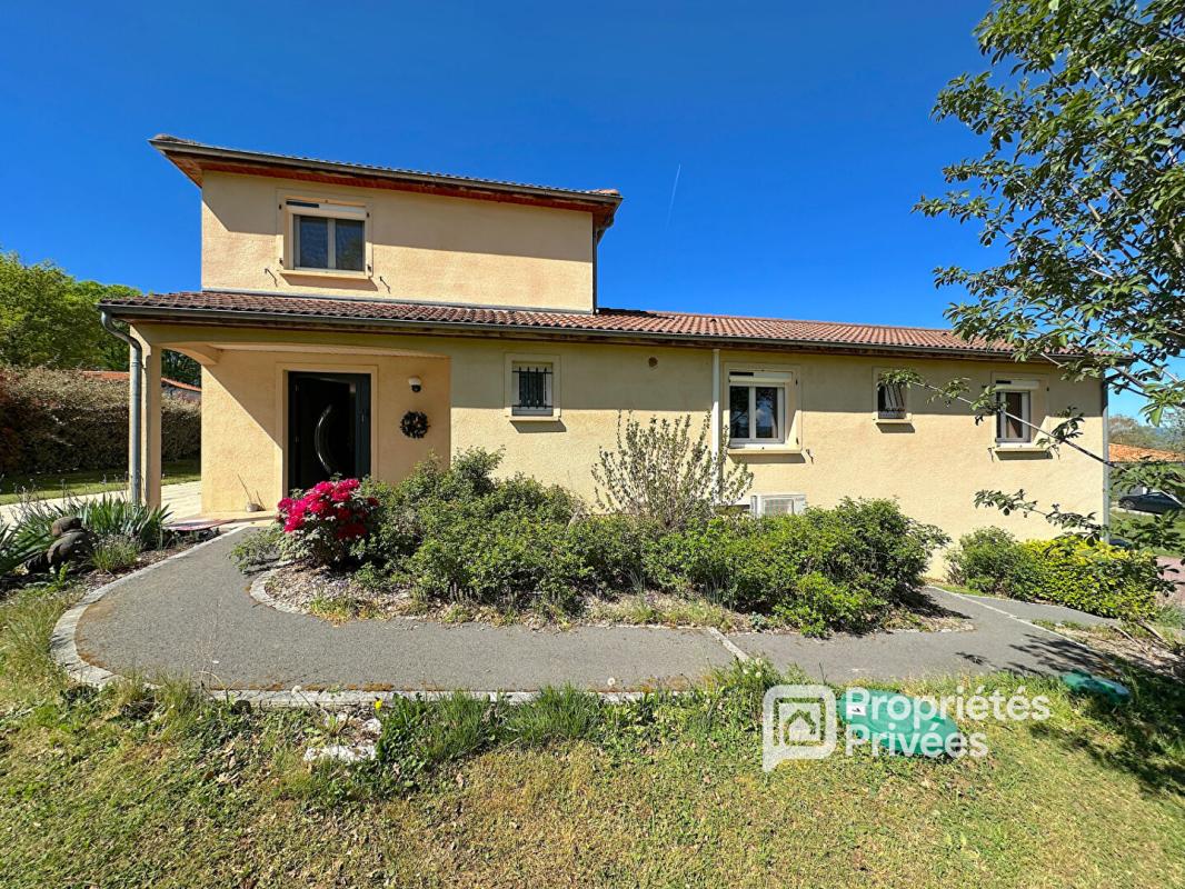 Maison 8 pièces 258 m2 avec piscine sur terrain clos 2832 m2