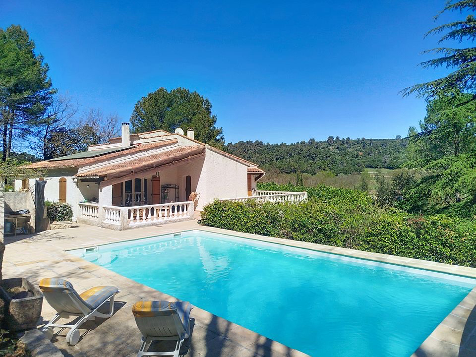 Maison Ponteves 188 m2 avec grande piscine et grand sous sol de 145 m2