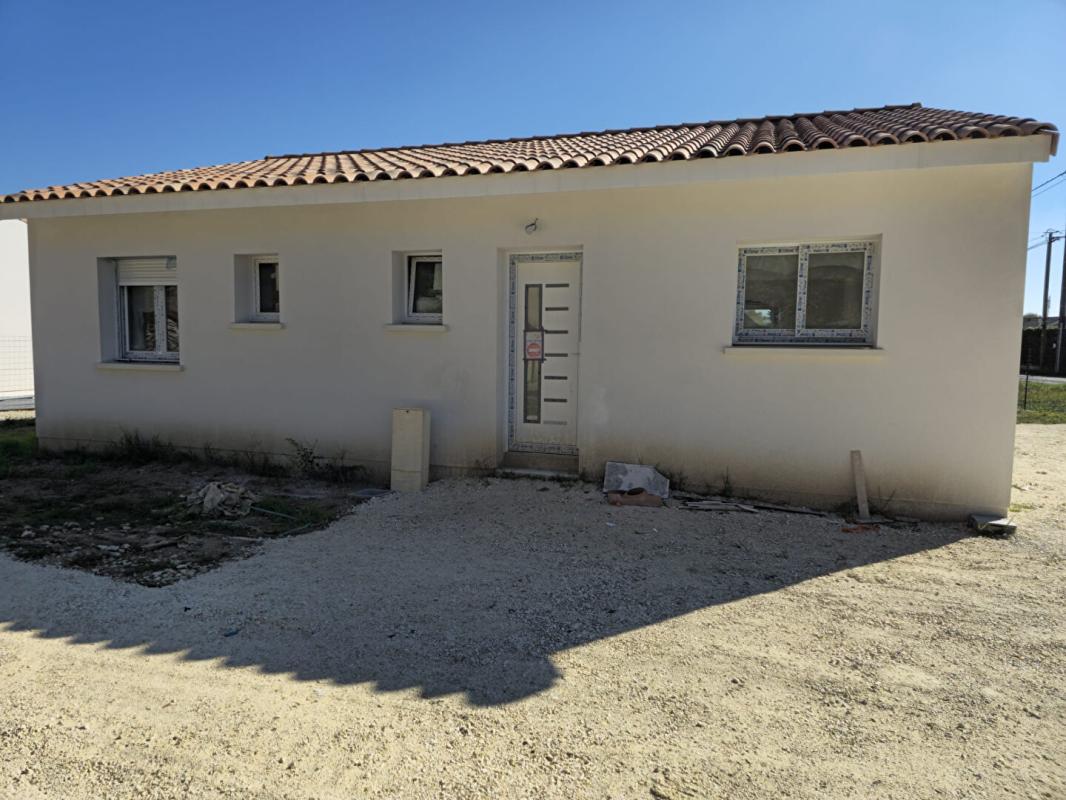 Maison neuve 3 chambres : livrée entièrement achevée, prête à vivre