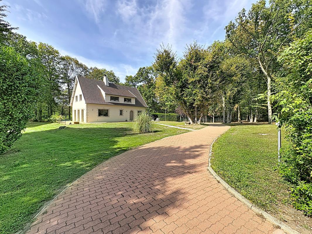 PROPRIETE FAMILLIALE - 205M² - 5 CHAMBRES - SOUS SOL TOTAL - 5602M² DE JARDIN - 60140 BAILLEVAL