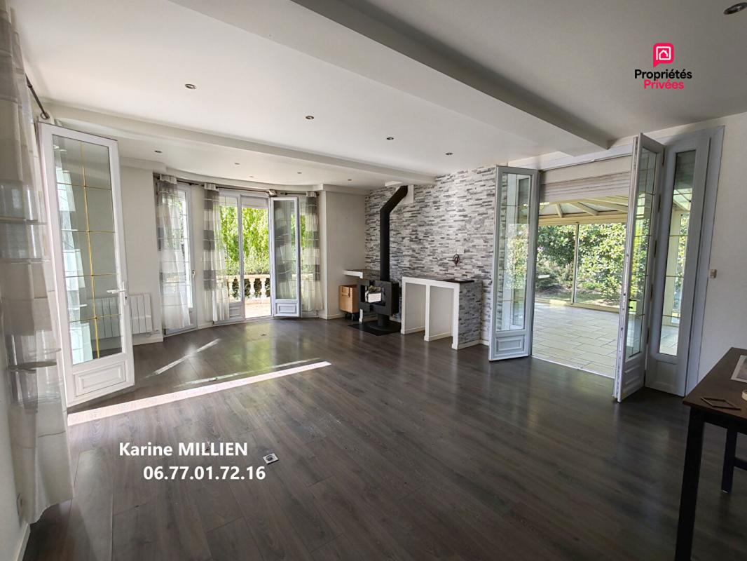 IVRY LA BATAILLE 27540 Maison individuelle avec véranda chauffée - 1 étage - 4 chambres - Double garage - Quart port - Piscine Hors Sol Chauffée - Terrain d'env. 3300 m² - 450000 HAI
