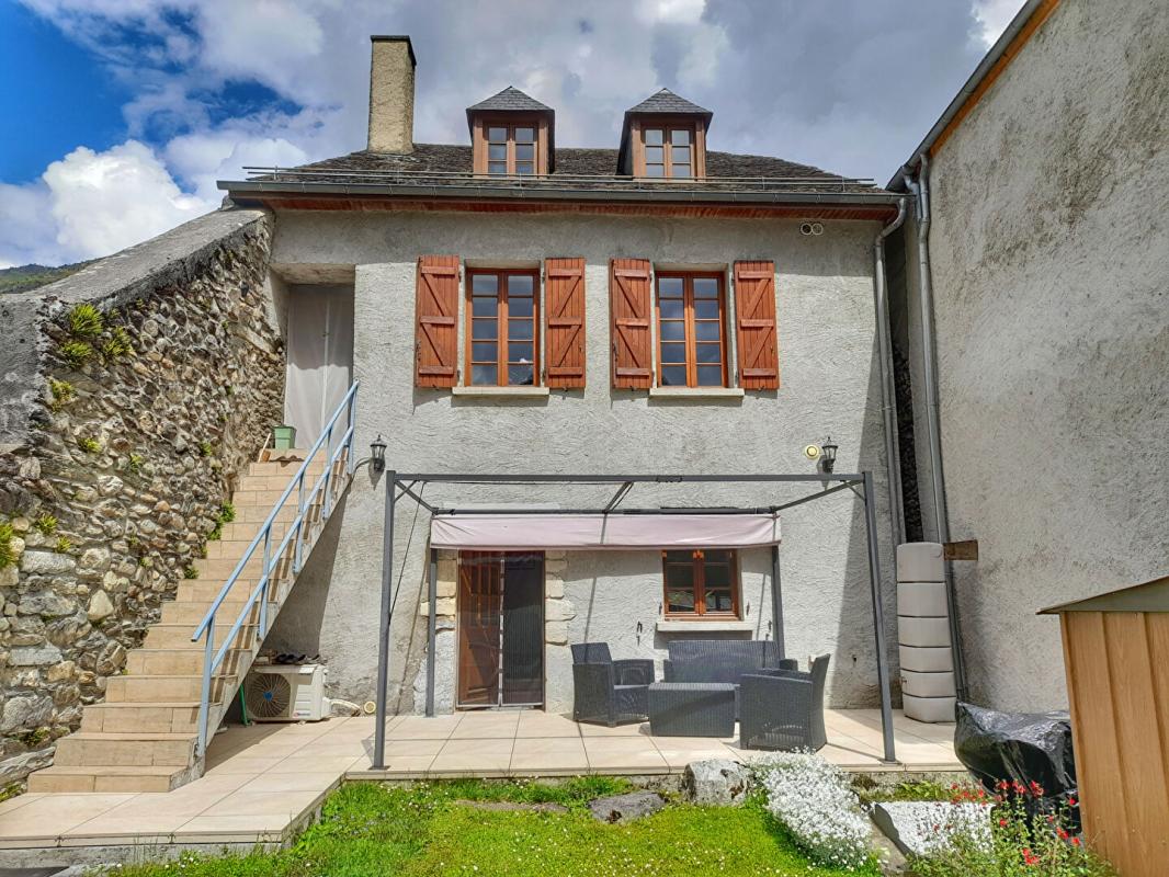Maison entièrement rénovée avec jardin, alliant cachet et rentabilité locative