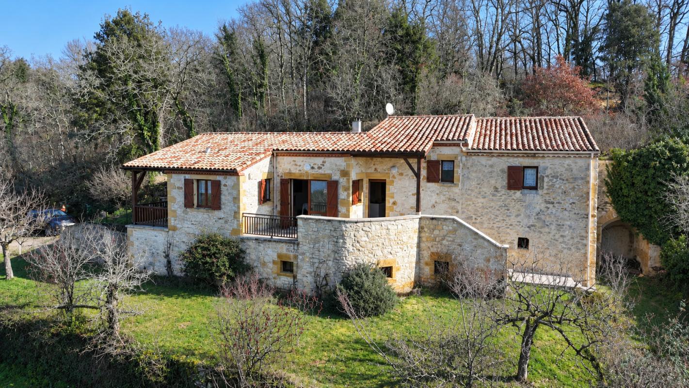 Maison en pierre avec belle vue
