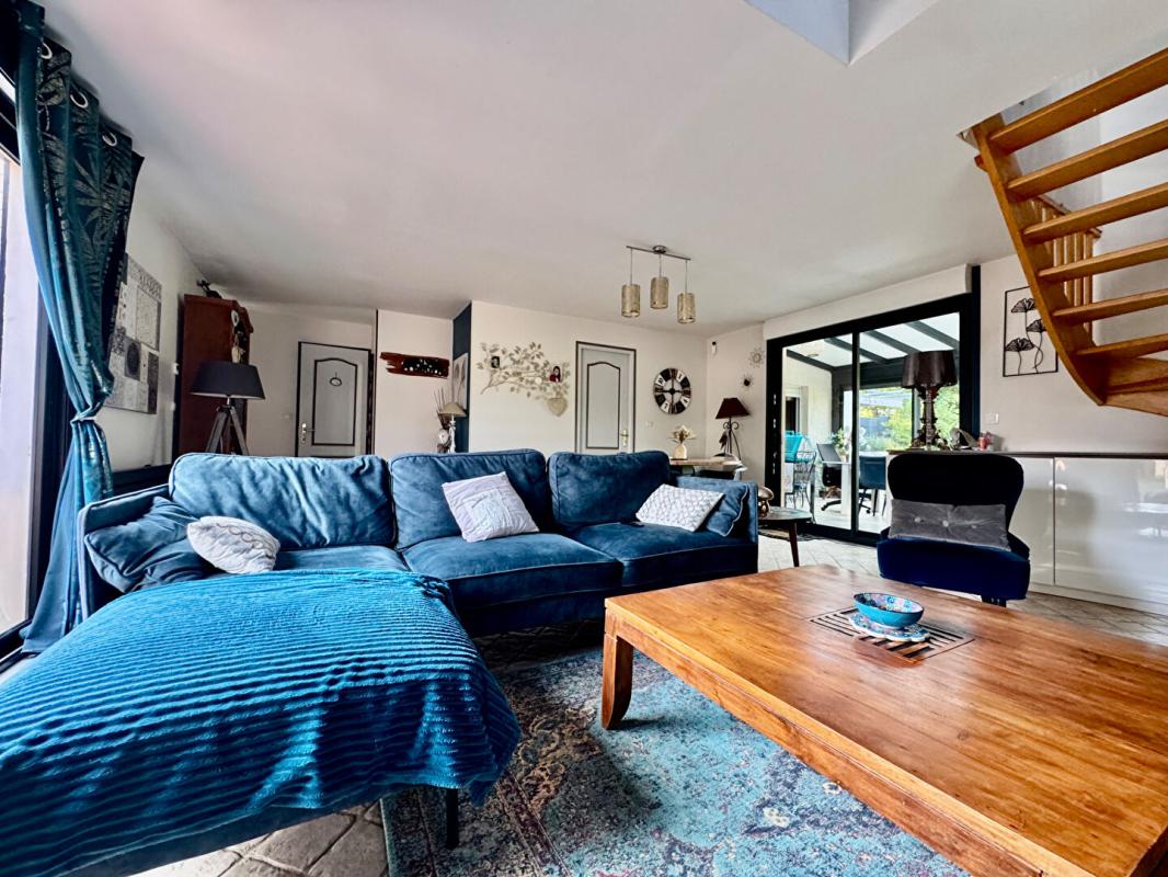 Maison 129m2, 4 chambres , 2 sdb + studio indépendant , parcelle 1600m2 Sains-en-Amiènois