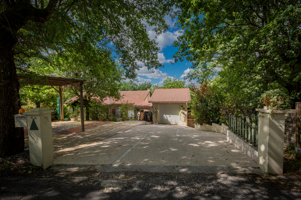 Maison plein de charme ,11pièce(s) 156 m2, 2 logements, garage et piscine