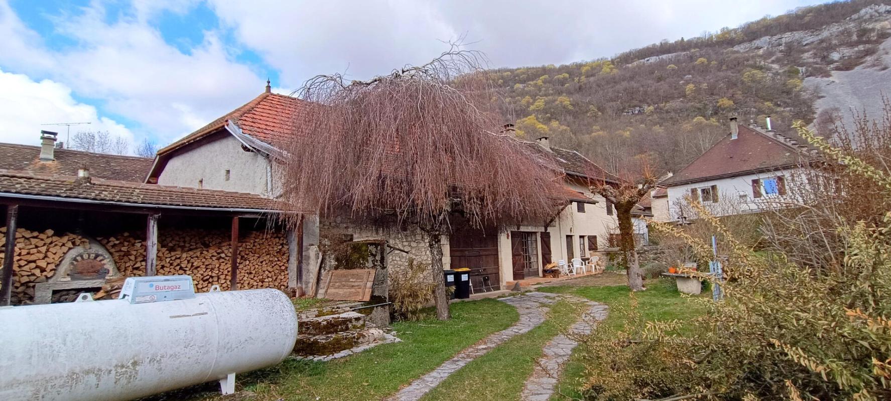 Maison de campagne avec dépendances Marchamp (01680)